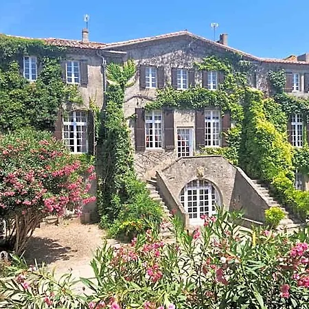 Chateau De - Et Piscine Exterieure Chauffee 4*