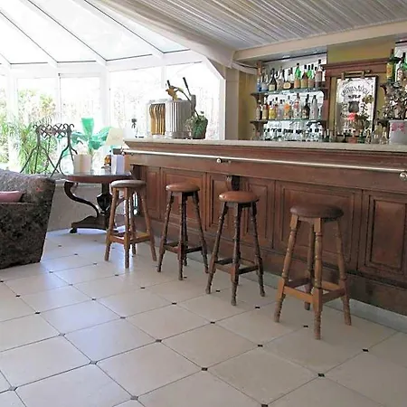 Chateau De - Et Piscine Exterieure Chauffee Hotell Floure