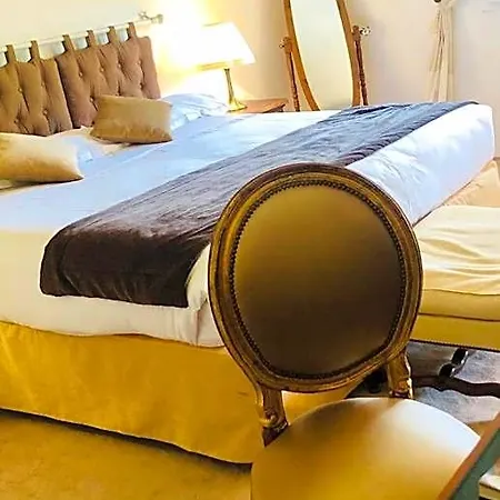 Chateau De - Et Piscine Exterieure Chauffee 4* Floure