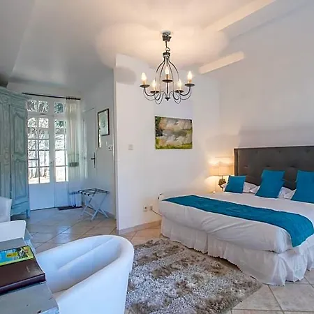 Chateau De - Et Piscine Exterieure Chauffee 4* 弗卢尔