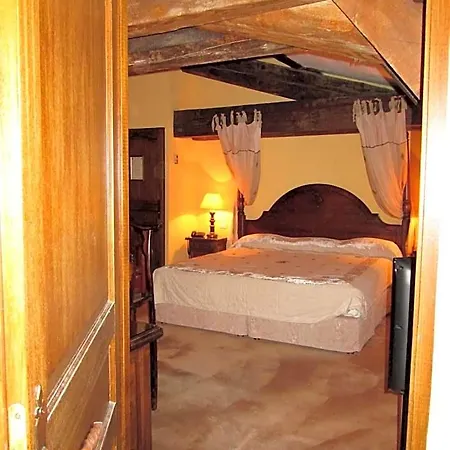 Chateau De - Et Piscine Exterieure Chauffee Hotell
